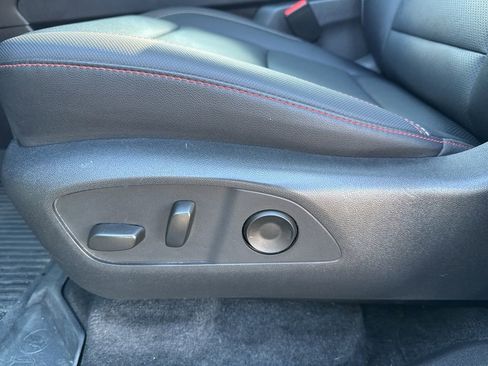 Used 2025 Chevrolet Traverse Z71 image 17