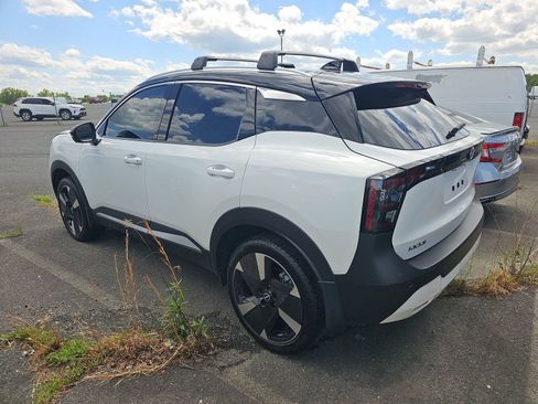 Used 2026 Nissan Kicks SR w/ SR Premium Package FWD image 6