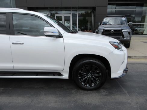 Used 2023 Lexus GX 460 Luxury w/ Sport Design Package AWD/4WD image 12