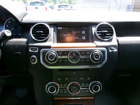 Used 2016 Land Rover LR4 HSE image 16