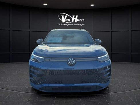 New 2026 Volkswagen Tiguan SE R-Line image 3