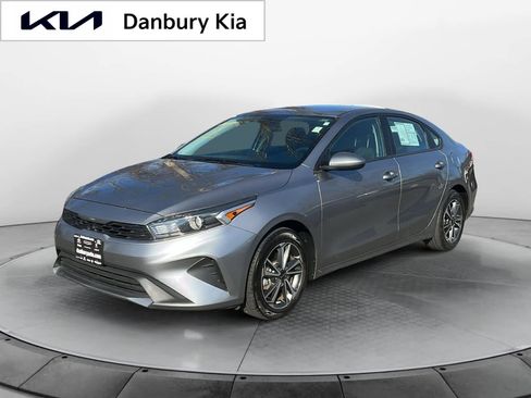 Used 2023 Kia Forte LXS image 3