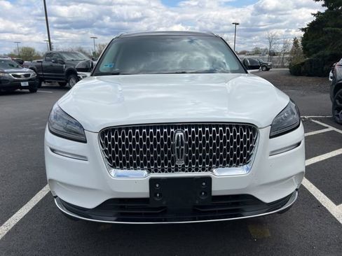 Used 2022 Lincoln Corsair AWD w/ Premium Package image 3