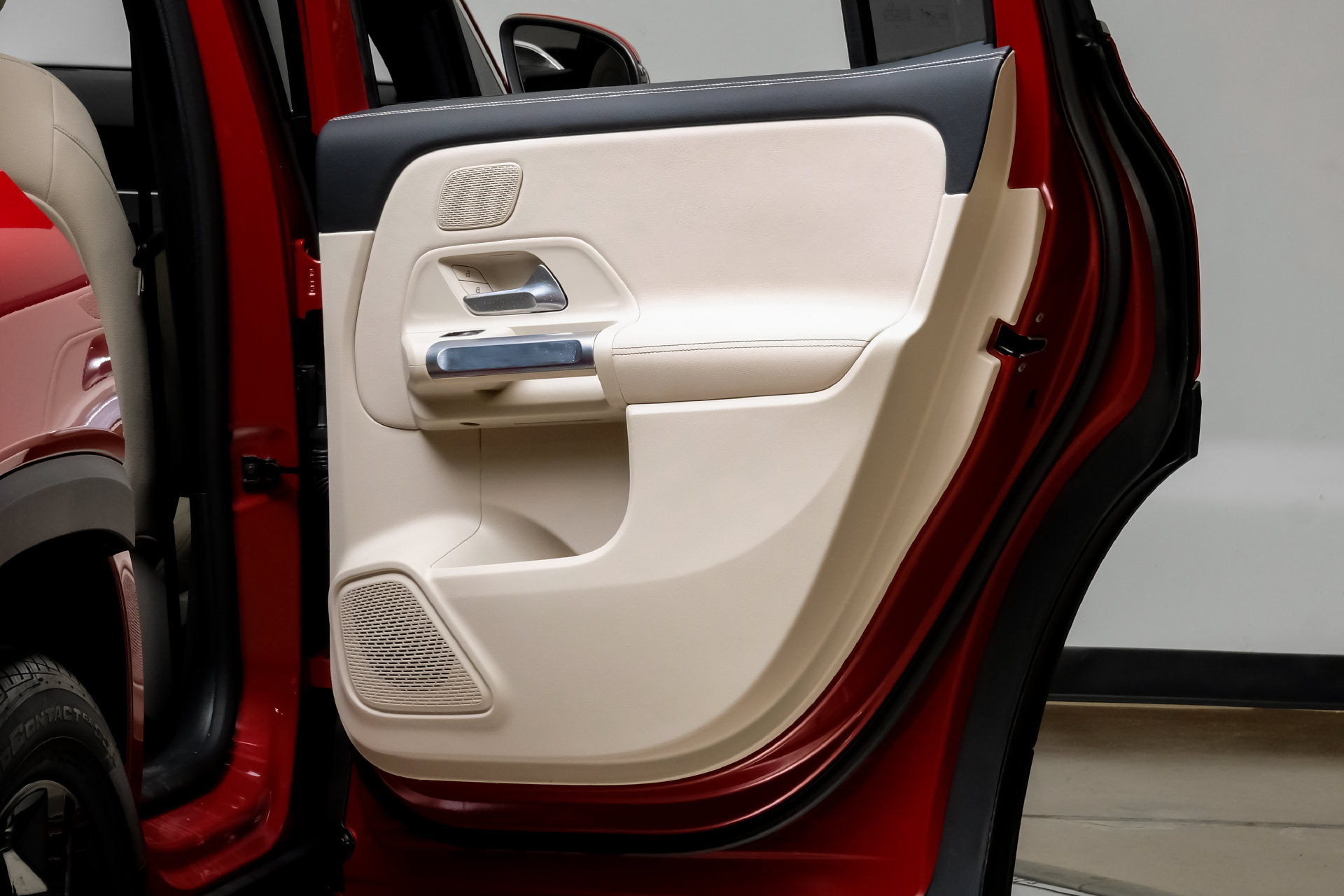 Used 2026 Mercedes-Benz GLB 250 w/ Exclusive Package image 45