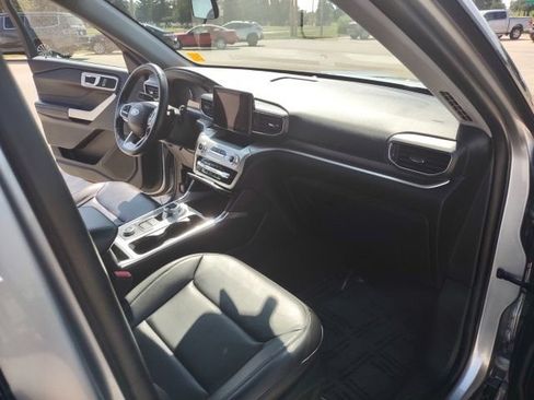 Used 2021 Ford Explorer XLT w/ Equipment Group 202A AWD/4WD image 32