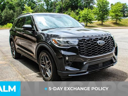 Used 2025 Ford Explorer ST-Line w/ ST-Line Street Pack AWD/4WD image 3