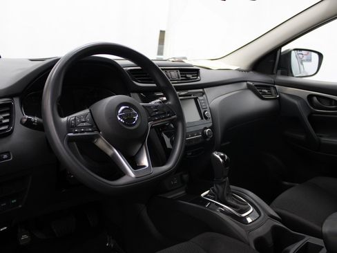 Used 2020 Nissan Rogue Sport S image 11