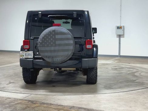 Used 2012 Jeep Wrangler Unlimited Sahara AWD/4WD image 6