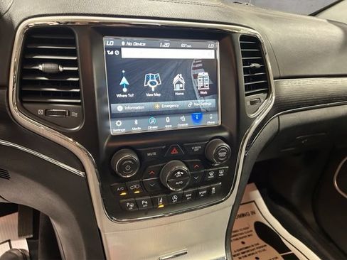 Used 2018 Jeep Grand Cherokee Summit AWD/4WD image 17