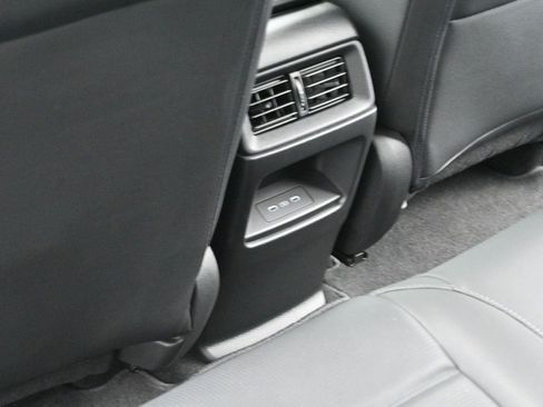 Used 2025 Chrysler Pacifica Select FWD image 28