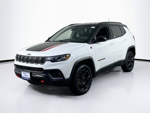 Used 2023 Jeep Compass Trailhawk AWD/4WD image 1