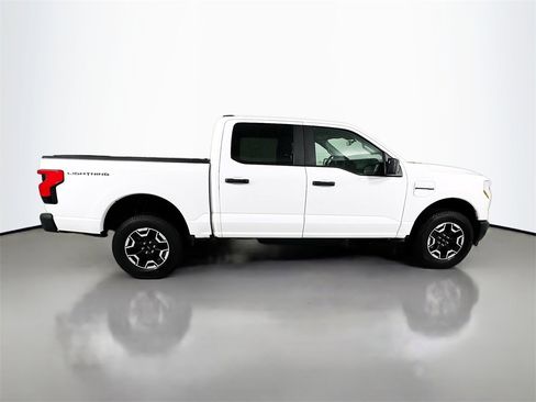 Used 2022 Ford F150 Lightning Pro image 9