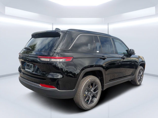 New 2027 Jeep Grand Cherokee Altitude AWD/4WD image 3