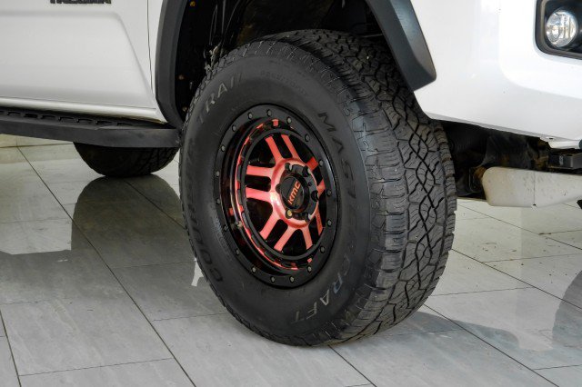 Used 2018 Toyota Tacoma TRD Off-Road w/ Technology Package AWD/4WD image 65
