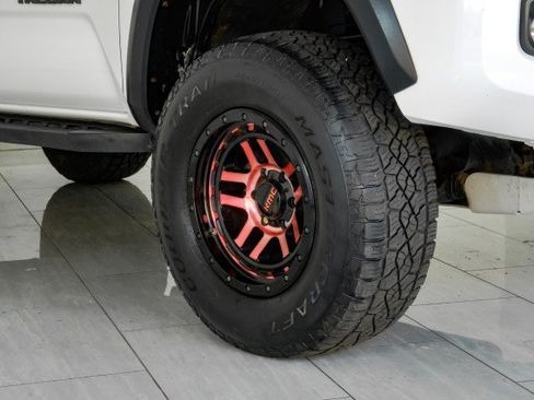 Used 2018 Toyota Tacoma TRD Off-Road w/ Technology Package AWD/4WD image 65