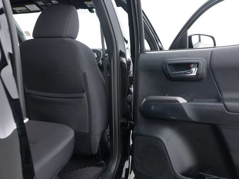 Used 2017 Toyota Tacoma SR5 image 30