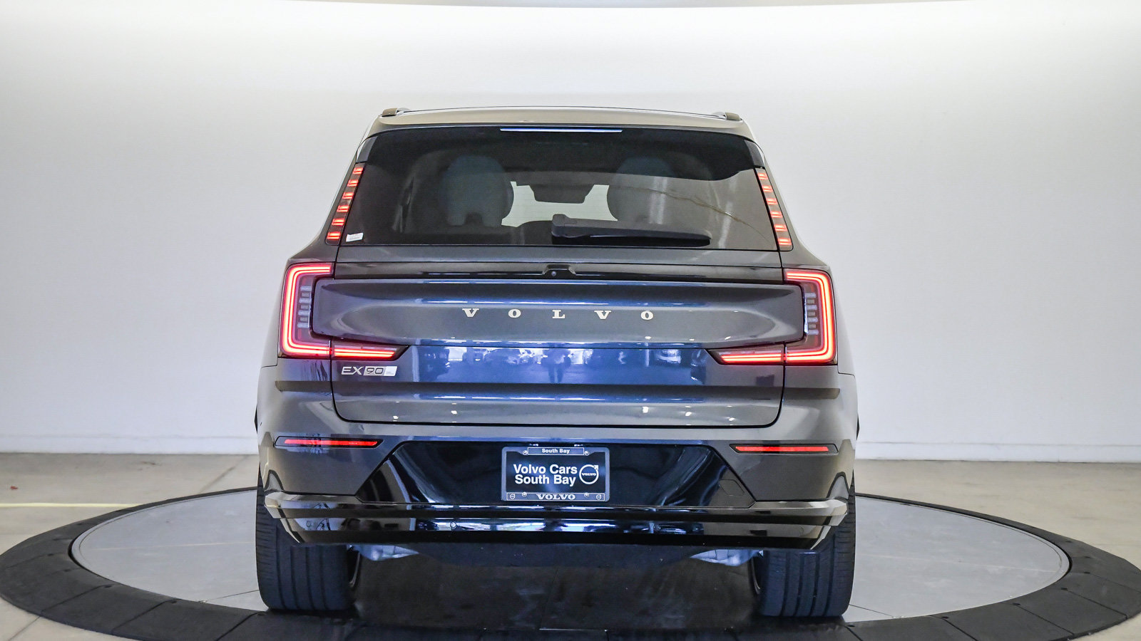 Certified 2025 Volvo EX90 Ultra AWD/4WD image 3