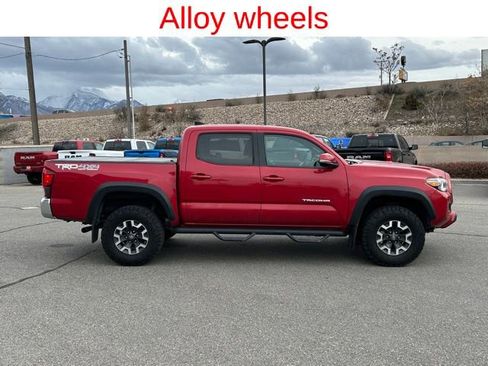 Used 2019 Toyota Tacoma TRD Off-Road image 8