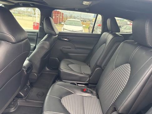 Certified 2025 Toyota Highlander XSE image 13