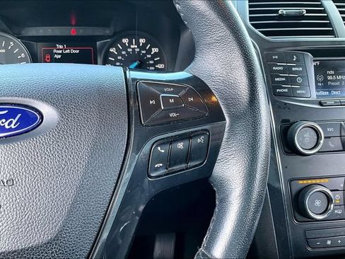 Used 2019 Ford Explorer XLT FWD image 12