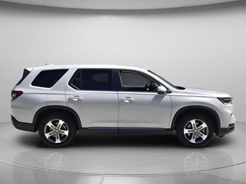 Certified 2024 Honda Pilot EX-L image 3