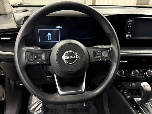 Used 2025 Nissan Kicks S image 7