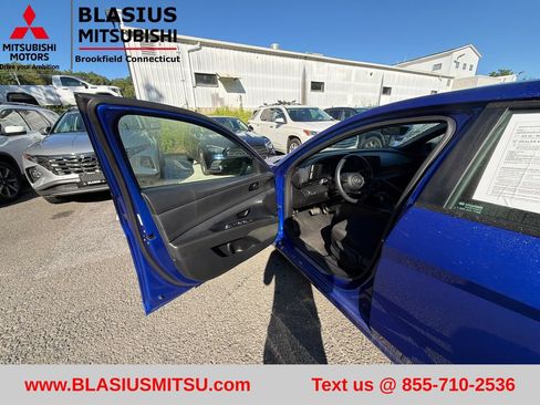 Used 2025 Hyundai Elantra Sport FWD image 11