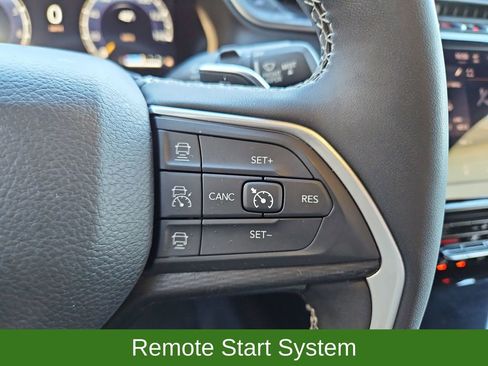 Used 2023 Jeep Grand Cherokee Altitude image 12