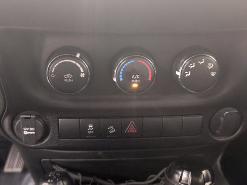 Used 2016 Jeep Wrangler Sport AWD/4WD image 13