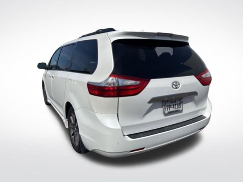 Used 2019 Toyota Sienna Limited Premium image 6