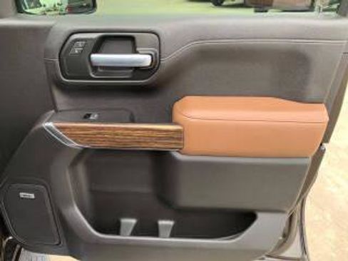 Used 2019 Chevrolet Silverado 1500 High Country w/ Technology Package image 13