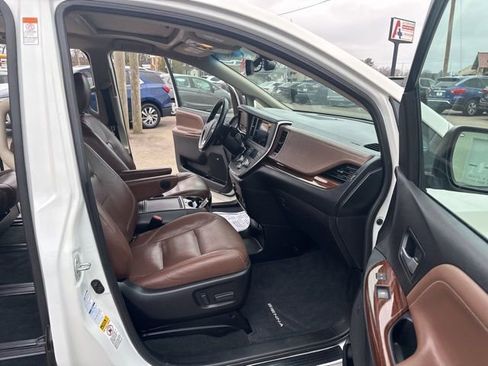 Used 2016 Toyota Sienna Limited Premium image 17