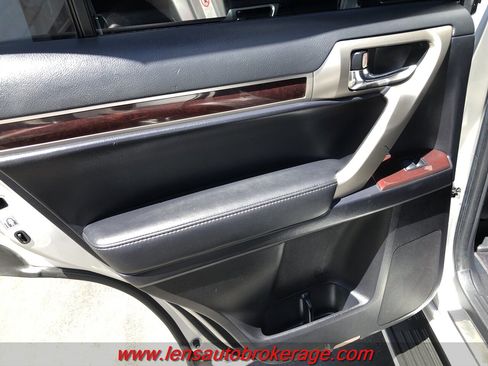 Used 2014 Lexus GX 460 w/ Premium Package AWD/4WD image 17
