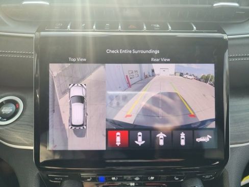 New 2025 Jeep Grand Cherokee Limited w/ Luxury Tech Group II image 4