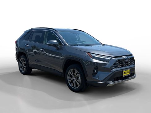 Used 2023 Toyota RAV4 Limited AWD/4WD image 7