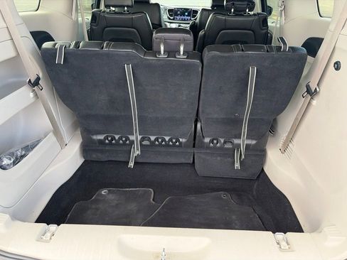 Used 2023 Chrysler Pacifica Touring-L FWD image 15