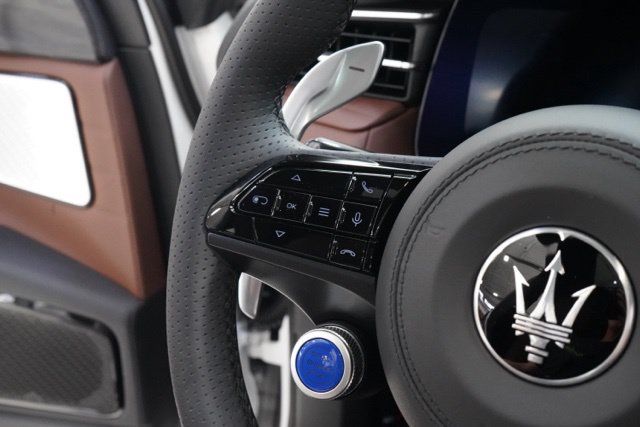 Used 2025 Maserati Grecale Modena AWD/4WD image 18
