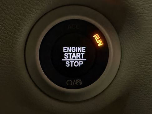 Used 2024 Chrysler Pacifica Touring-L FWD image 24