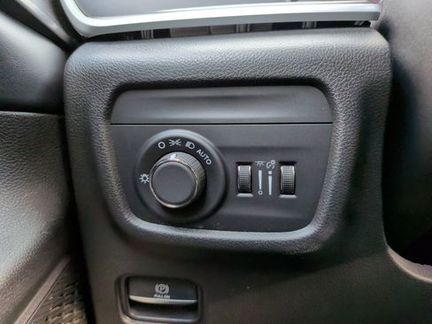 Used 2023 Jeep Grand Cherokee L Laredo image 22