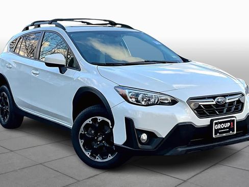 Used 2023 Subaru Crosstrek 2.0i Premium image 3