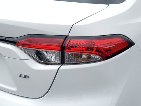 Used 2025 Toyota Corolla LE FWD image 8