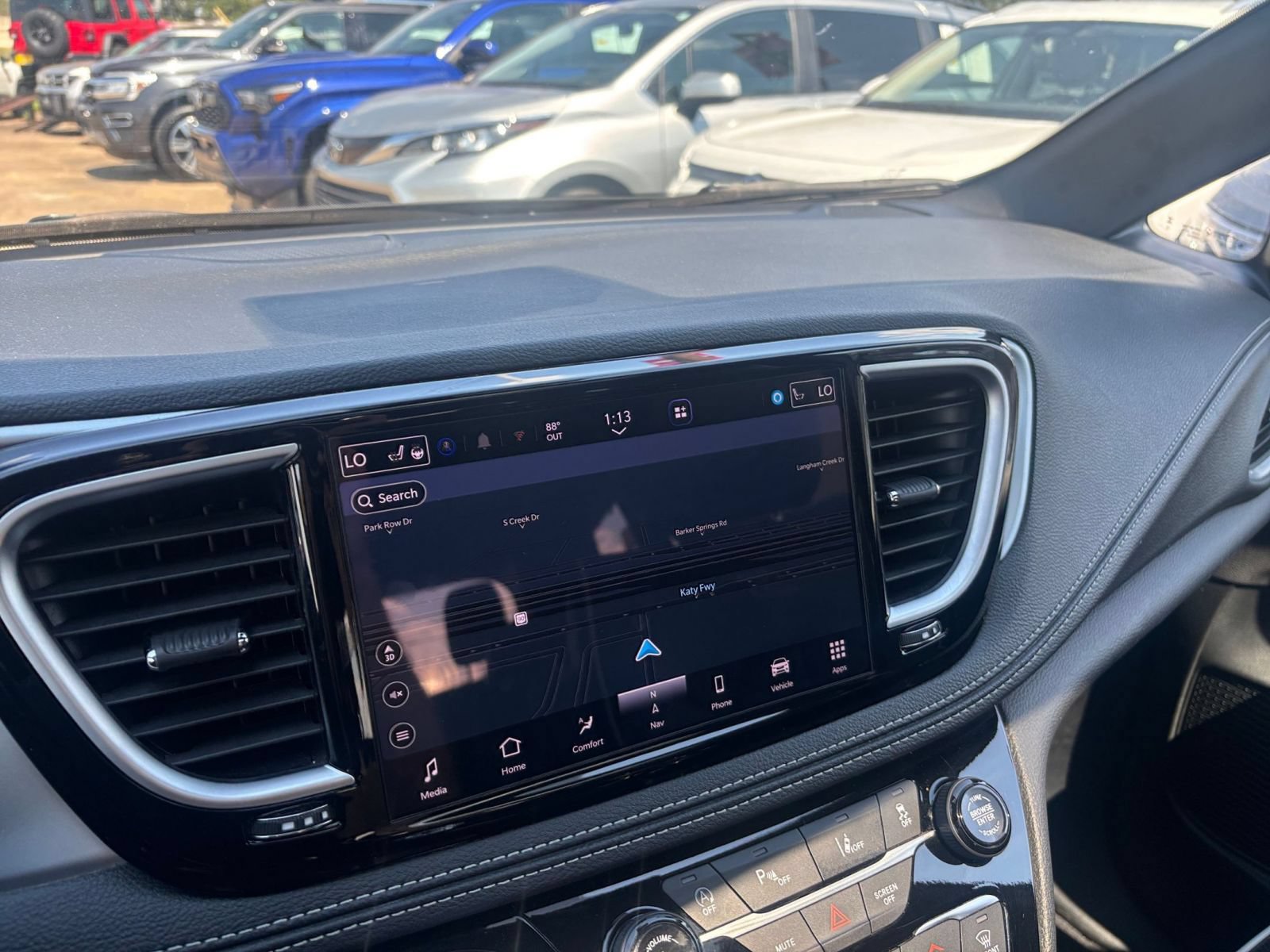Used 2025 Chrysler Pacifica Limited FWD image 19