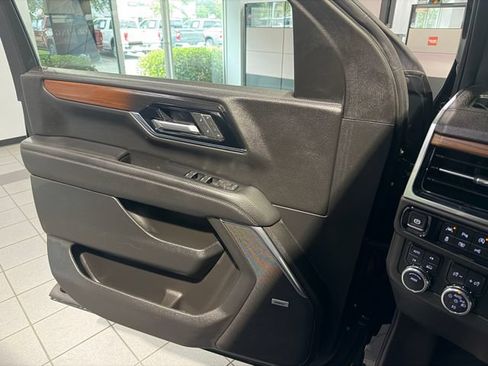 Used 2025 GMC Yukon Denali AWD/4WD image 27