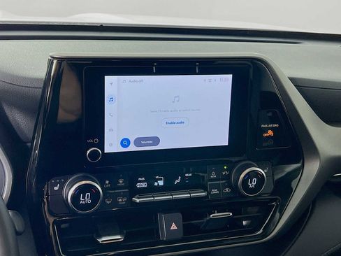 Used 2023 Toyota Highlander XLE image 14