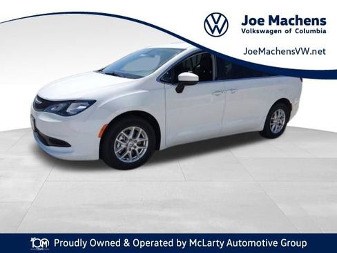 Used 2022 Chrysler Voyager LX FWD image 1