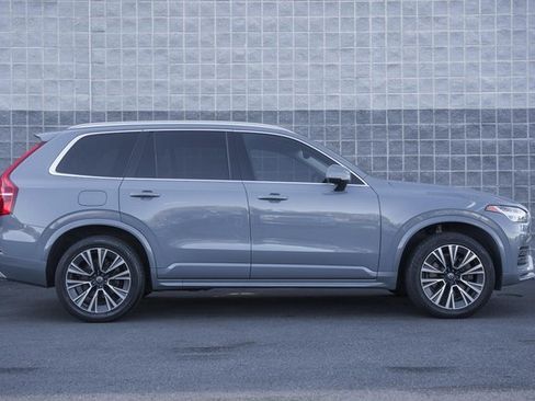 Used 2020 Volvo XC90 T6 Momentum image 4