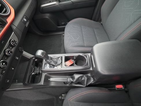 Certified 2016 Toyota Tacoma TRD Off-Road image 31