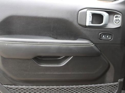 Used 2023 Jeep Wrangler Unlimited Sahara image 11