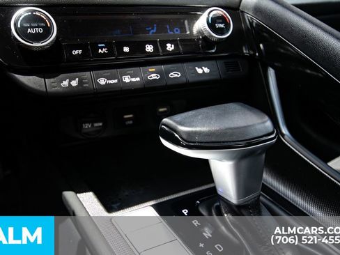 Used 2022 Hyundai Elantra Limited image 25