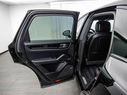 Used 2019 Porsche Cayenne S w/ Premium Plus Package image 22